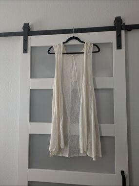 Lightweight Cream Lace-Back Duster Vest